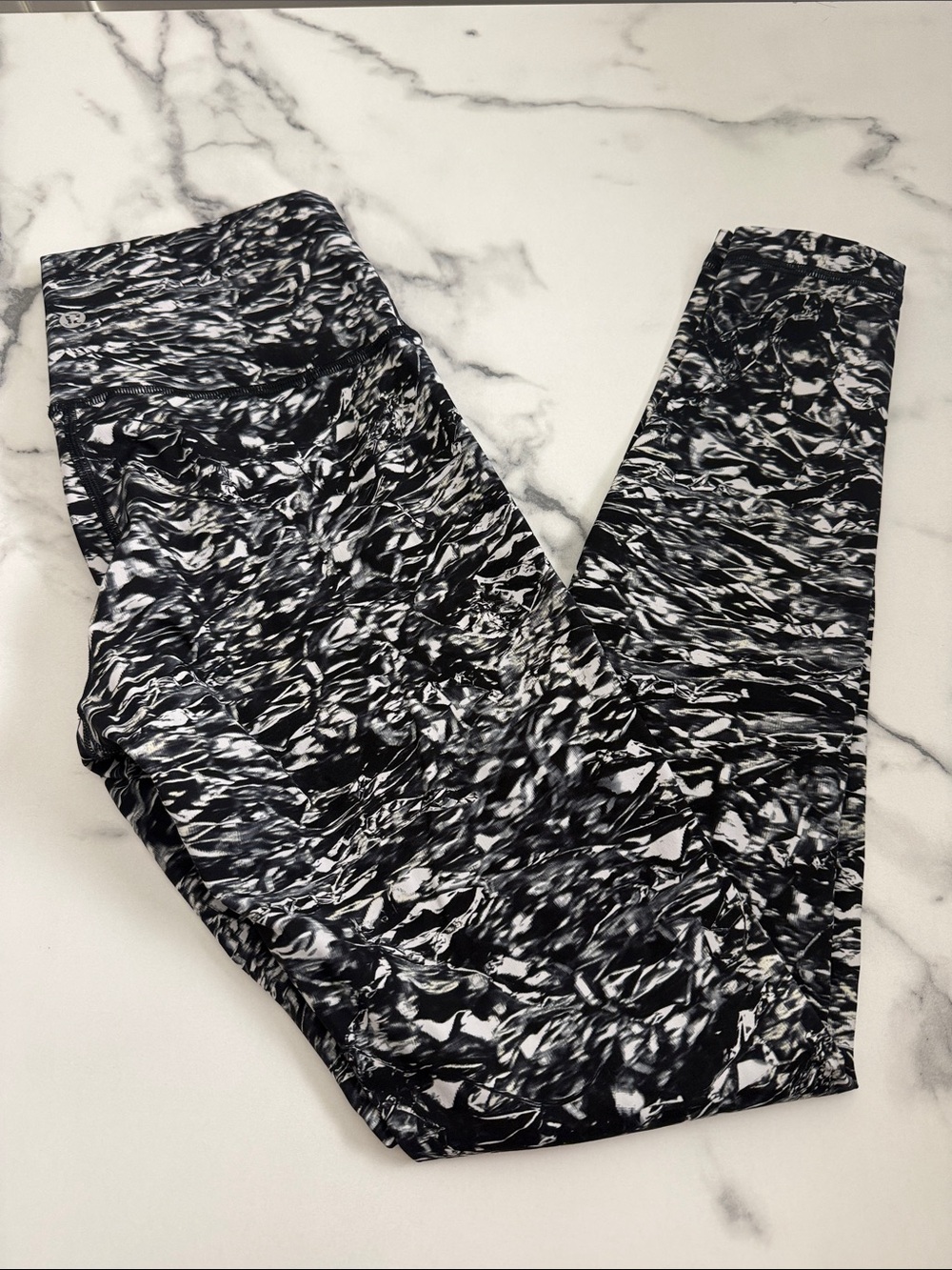 Lululemo. Wunder under high rise tight size 6